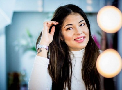 Lebuktatták!!! MI GÖMBÖLYÖDIK OTT EVELIN? GYŐZIKE: ” SOKAK SZERINT HIBA FIATALON SZÜLNI…DE “