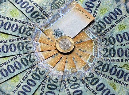 FELTETTÉK a netre a pontos összegeket:>>> CSALÁDI ADÓKEDVEZMÉNY, nyugdíjkorhatár, CSALÁDI PÓTLÉK, minimálbér, járulékok, levonások, GARANTÁLT BÉRMINIMUM stb