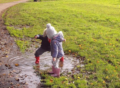 A boldog gyermekek hangosak, vidámak és nem fogadnak szót!Mi nagyik ezt tudjuk