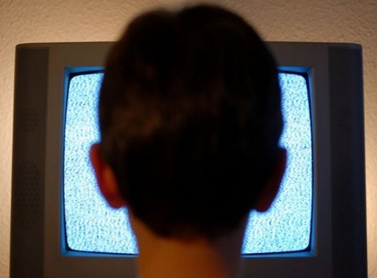 Képtelen gyerekek a képernyő előtt