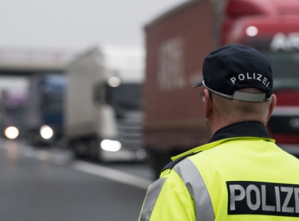 ENNYI LESZ AZ ÚJ KAMIONOS FIZETÉS 2020-BAN! DÖNTÖTTEK RÓLA! ÍGY VÁLTOZIK A KAMIONOSOK ÉLETE EURÓPÁBAN!