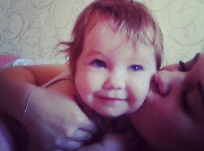 1 hétre hagyta magára a 3 éves kislányát ez a nő, belehalt a pici baba