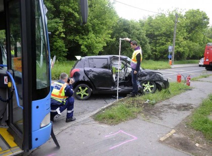 Rékasi Károly ismét balesetet szenvedett, egy busszal ütközött