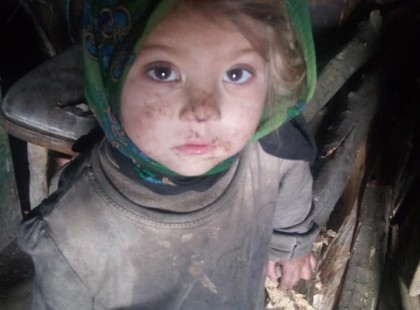 Magára hagyták ezt a csöpp kislányt a szülei, ebben a putriban él, szívfacsaró ami kiderült még róla