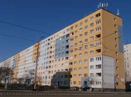 10 emeletes panelből ugrott ki egy fiú tegnap este Újbudán, azonnal meghalt