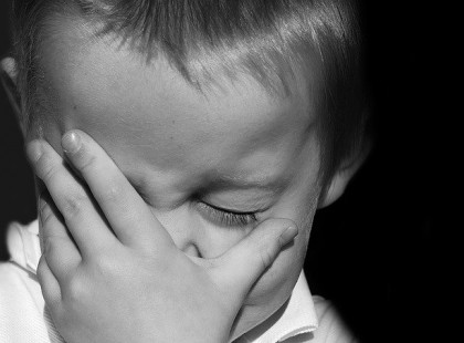 Addig verte az 5 éves gyermekét, míg el nem hunyt.. A bűne : elhagyta a fél pár cipőcskéjét