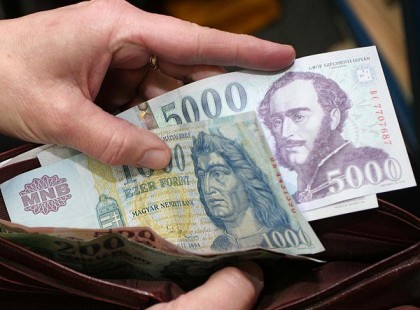 ITT A RENDELET >> Ekkora a legkisebb KÖTELEZŐ ÓRABÉR MOSTANTÓL! A februári fizetésedben már MINIMUM ennyinek kell lenni az órabérednek :