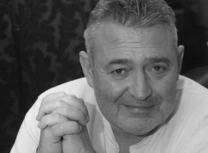 Csend van a budakalászi temetőben..Csak egy zaj hallatszik, EZ