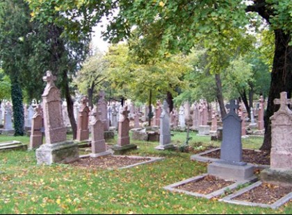 Döntöttek helyettünk egy MINDENKIT érintő kérdésben! Ezentúl nem rendelkezhetünk elhunyt szeretteinkről, akármi is volt a végakarata! EZEKET EZENTÚL TILOS LESZ A TEMETÉSEKEN :