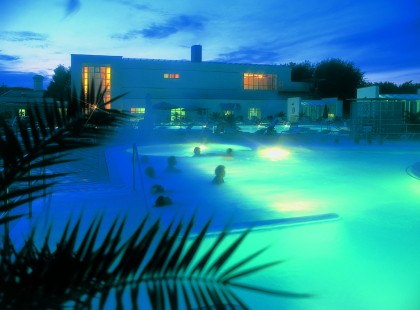 3 szuperolcsó termálfürdő, amit kár lenne kihagyni! Színvonalas fürdőzés szinte fillérekért, a nagy fürdőkomplexumok áraihoz képest! Árak, további információk, megközelítés, nyitvatartás itt! >>>>