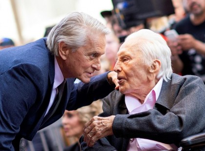 103 éves korában meghalt Kirk Douglas színész, Michael Douglas édesapja!