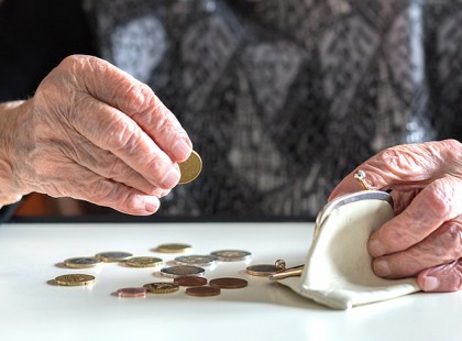 ITT VANNAK A PONTOS SZÁMOK :Így változik a nyugdíj a gyermektelenek, és az 1, 2, 3 ,4 gyermekes szülőknél : Hatalmas pofont kapnak a 1 gyermekesek MEGINT!