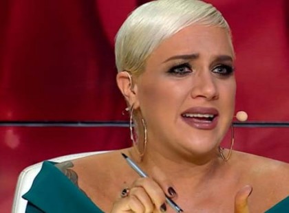 Krausz Gábor rajtakapta Tóth Gabit miután a baba elaludt. Így még sosem láthattuk az énekesnőt.