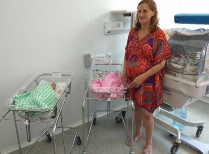 51 éves vagyok, és hármas ikreket szültem. Sokan bántanak ezért, kérhetek tőled 2 jó szót?