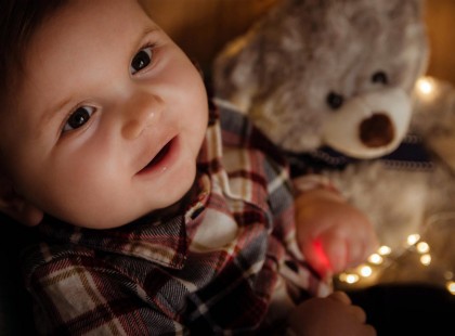 Az SMA-s kis Zente fantasztikusan gyógyul ! Most még a lábát is ki tudta újra nyújtani .És ez még nem minden – videó . Kíváncsiak vagyunk, hányan örülnek a hírnek <3