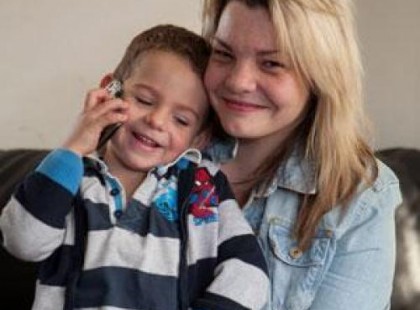 Megmentette édesanyja életét ez a 3 éves kisfiú !A hős pici gyermeket jutalmazzuk meg sok szívecskével <3