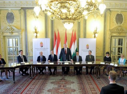 ITT a nagy bejelentés!!! Hihetetlen, de már 23 év után nyugdíjba mehetnek a NŐK!!!Szenzációs hírt jelentett be az Emberi Erőforrások Minisztériuma NŐK 40 PLUSZ programról! 241 ezer nő jár jól!!! >>