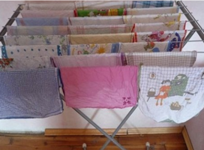 EZÉRT TILOS A RUHÁKAT A LAKÁSBAN SZÁRÍTANI – A SZAKEMBEREK SZERINT NAGYON VESZÉLYES ÉS RENDKÍVÜL EGÉSZSÉGTELEN! SOKAN NEM TUDNAK ERRŐL: