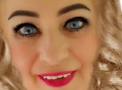 Ez igen ! Tátva maradt mindenki szája Kiszel Tünde Valentin-napi fotójától! Mi 10 perce röhögünk és nem tudjuk abbahagyni! :-)