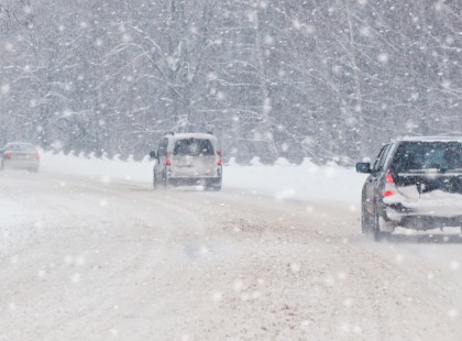 A HÍR IGAZ! A tavaszi idő után megint JÖN A HÓ és mellé a kegyetlen 90 km/órás szél! Itt a figyelmeztetés – mutatjuk hol kell legalább 3 cm hóra számítani : 8 megyére kiadták a figyelmeztetést >>