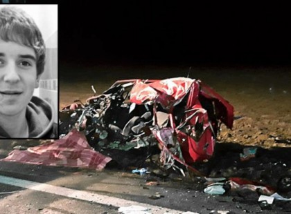 Esély sem volt.. Kamionnal ütközött tegnap Erik, az autóját kilapította a 24 tonnás autó - nyugodjon békében