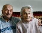 Több mint hetven éve fogja egymás kezét kercaszomori pár!Érdemes elolvasni a történetüket. Feri bácsi és Anna néni 71. házassági évfordulójukat ünnepelték. Még sok csodálatos évet kívánunk nekik. ❤️