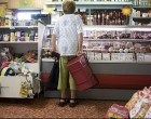 Ma délelőtt ez a néni előttem vásárolt a boltba..A következő pillanatban a boltos tettén elsírtam magam