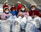 650 forintért árulják a csepeli piac előtt a kötelező maszkot, pár utcával arrébb ingyen osztják névtelen jótevők