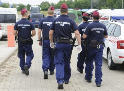 ÉLETBEVÁGÓ! Súlyos közleményt adott ki a rendőrség! INDUL AZ ORSZÁGOS RAZZIA! Nagyon vigyázzatok, mert a GYALOGOSOKAT ELLENŐRZIK! Mutatjuk mire mennek rá nagyon :