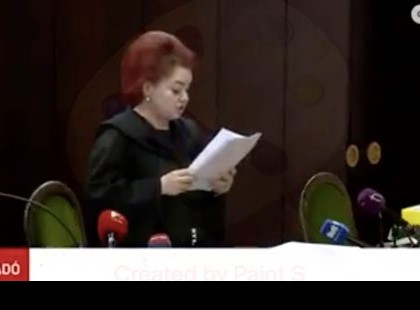 Így mondja ki a bírónő, hogy Roland szabadon távozhat.. az édesanya reakciója szivszaggató