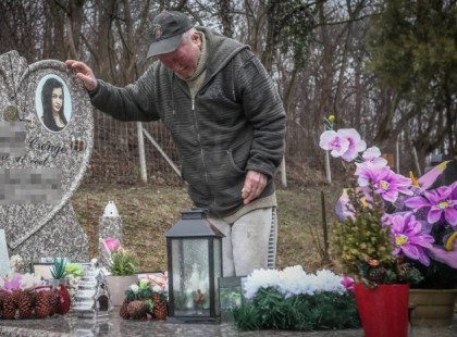 Csenge édesapja belebolondul a gyászba..