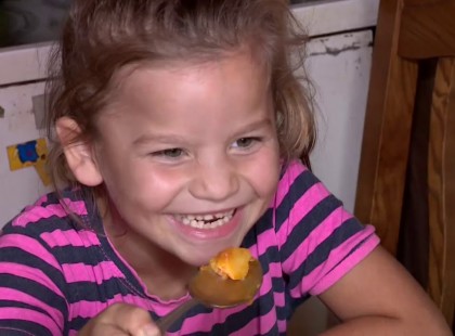 Hónap vége felé tudom hogy nincs pénz ennivalóra, ezért csendben tűröm az éhséget.. mindenféleképpen nézd meg a videót és küldjünk sok szívecskét is <3