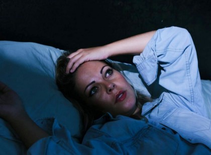 Ha valaha érezted, hogy a tested hirtelen megrándul, mikor épp elalszol, ez történik veled