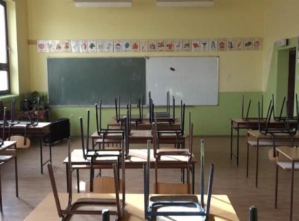 Koronavírus: Bezárnak az iskolák, a boltok, két település karantén alá kerül Ausztriában.