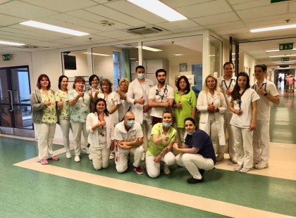 A Szent Imre kórház dolgozóit nem rettenti meg a járvány.Hadat üzentek a koronavírusnak!Küldjünk sok szívecskét a dolgozóknak <3