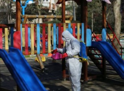 Bezárnak Budapesten a bölcsődék, az óvodák és a gyógyfürdők