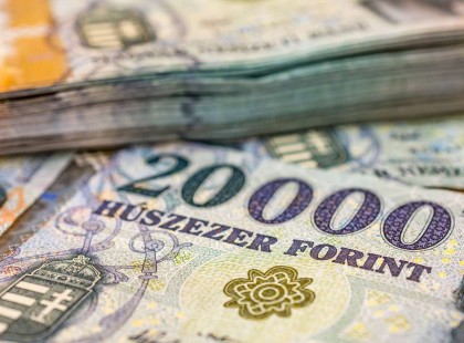 Koronavírus - Minden otthon maradó szülőnek 100 ezer forintot ad a magyar község