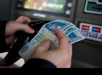 István: 30 ember dolgozik nekem, de honlaptól senkinek nem kell jönni dolgozni de fizetem a bérüket!! Sok cég tegyen így ahogy Én