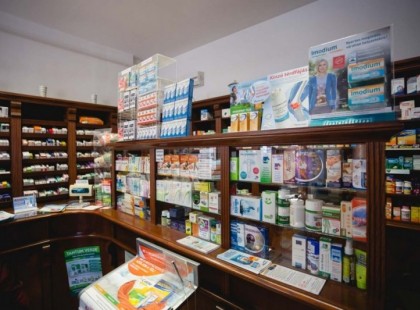 Helyreáll az ellátás, érkeznek a gyógyszertárakba a kézfertőtlenítők