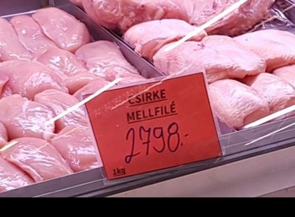 2800 forintért árulják a csirkemellet a Lehel piacon