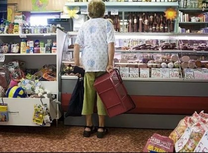 Ma délelőtt ez a néni előttem vásárolt a boltba..A következő pillanatban a boltos tettén elsírtam magam