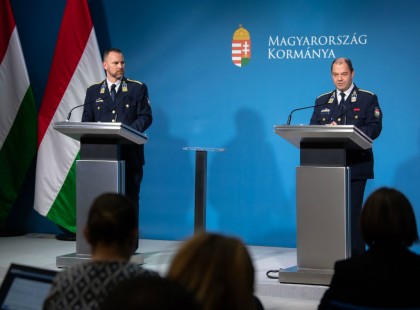 MTI KÖZLEMÉNY! MÁTÓL katonák járőröznek az utcákon! Mutatjuk MOSTANTÓL mihez van joguk ezeknek a katonáknak : >>>