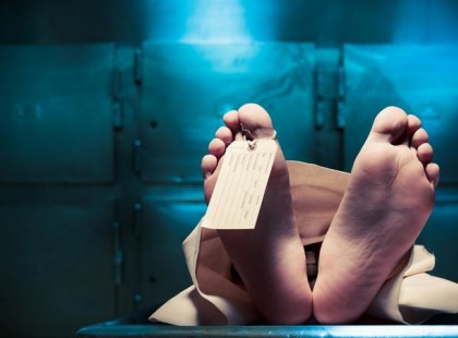 Sokkot kaptak a hullaházban! Lélegezni kezdett a halott