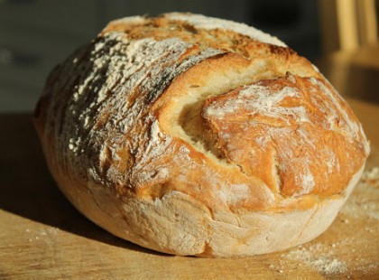 Sok a liszt, élesztő nincs? – Kenyérrecept élesztő és dagasztás nélkül