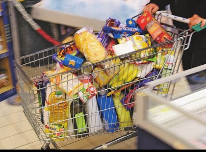 Két hetes kijárási korlátozás: Ismét megteltek a boltok