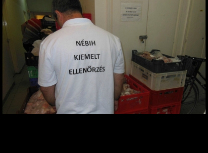 FONTOS! Megszólalt a NÉBIH : Terjed a koronavírus a boltban vásárolt, összefogdosott élelmiszerrel?