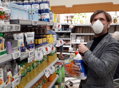 Szerdától kötelező a maszk viselése a szupermarketekben Ausztriában