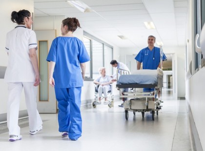 Újabb 4 ember halt meg itthon, 525-re nőtt a beazonosított fertőzöttek száma