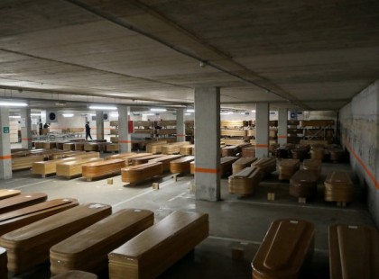 Háromemeletes parkolóházból csináltak halottas házat Barcelonában - Fotók a cikkben?