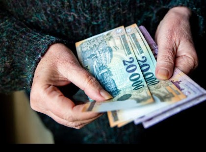 A kormány fokozatosan visszaállítja a 13. havi nyugdíjat. Egyetértesz ezzel? Jó ötlet? (y) = Igen :O = Nem